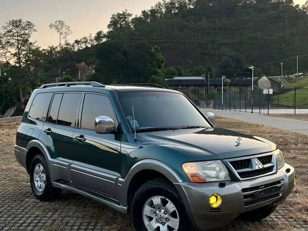 Mitsubishi Pajero — миниатюра 5