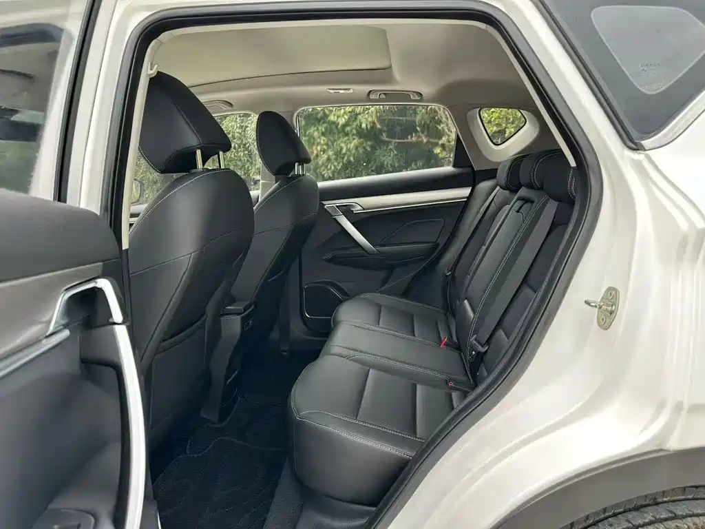 Geely Binyue — миниатюра 13