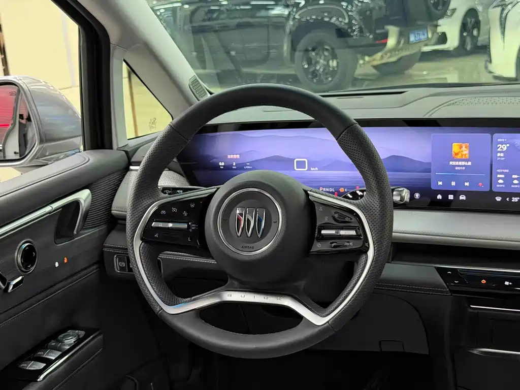 Buick GL8 — миниатюра 10