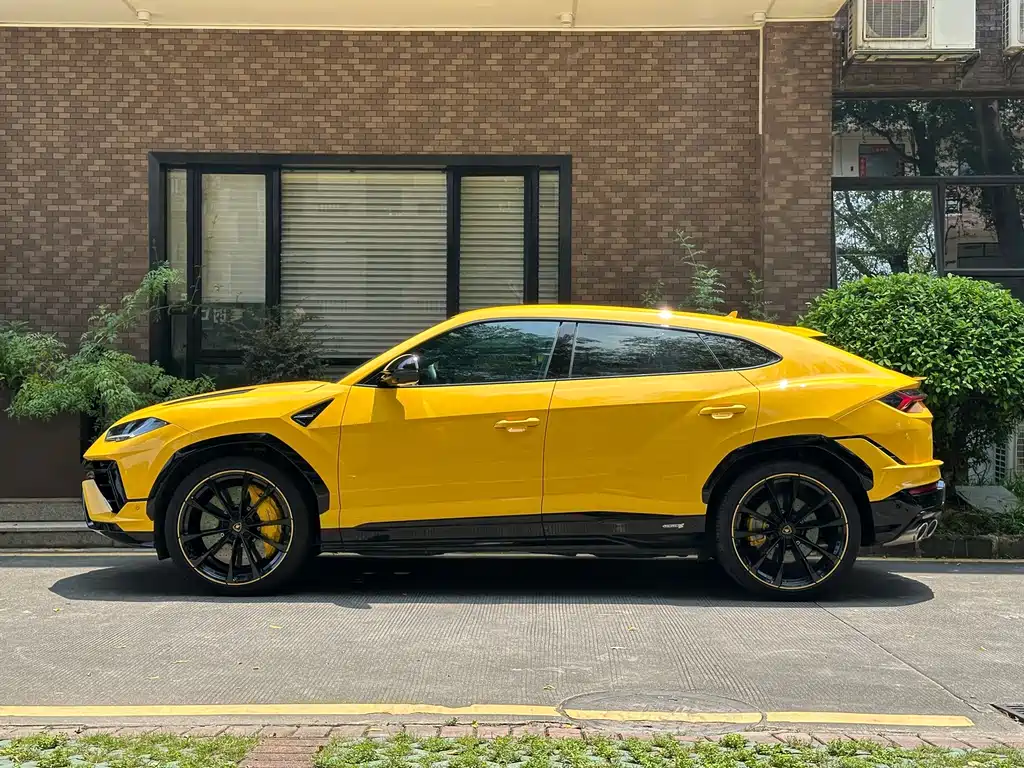 Lamborghini Urus — миниатюра 3