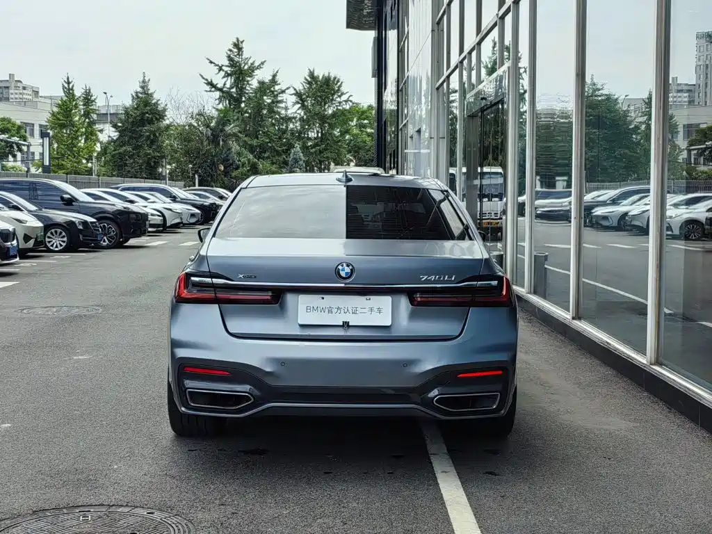 BMW 7 Series — миниатюра 4