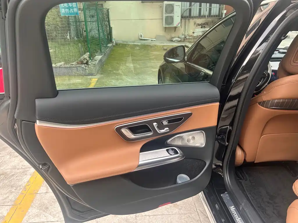 Mercedes-Benz E-Class — миниатюра 14