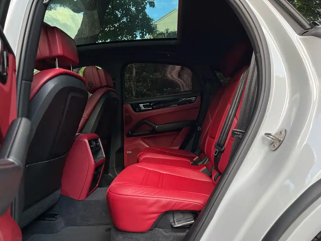 Porsche Cayenne — миниатюра 9