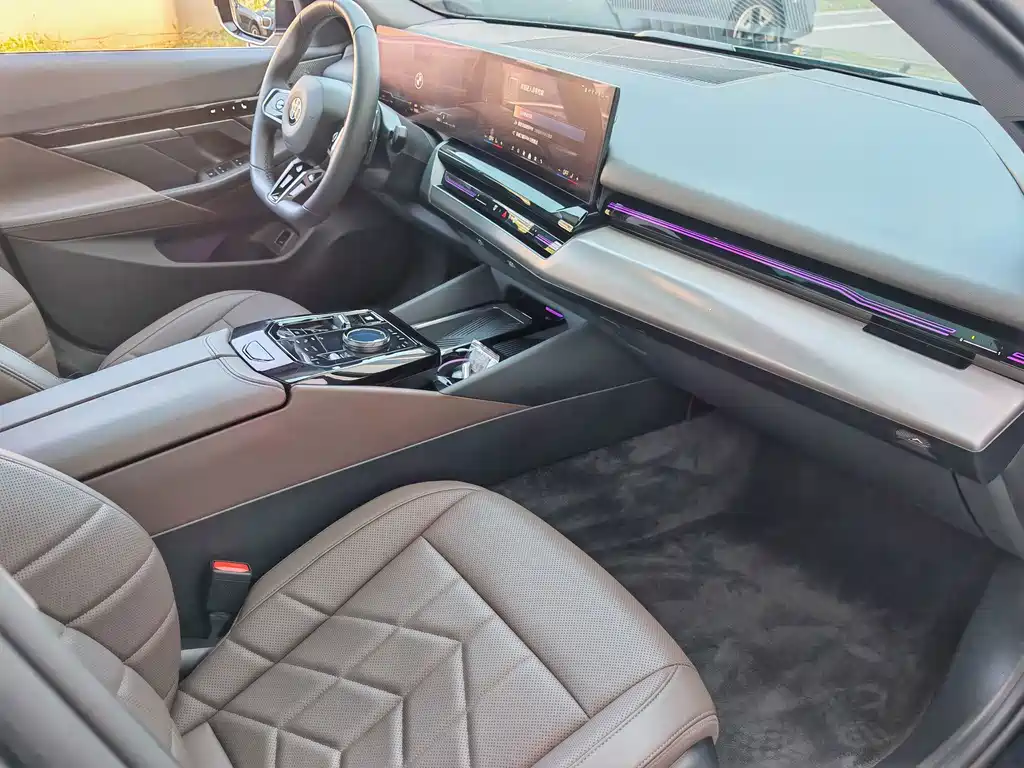 BMW 5 Series — миниатюра 19