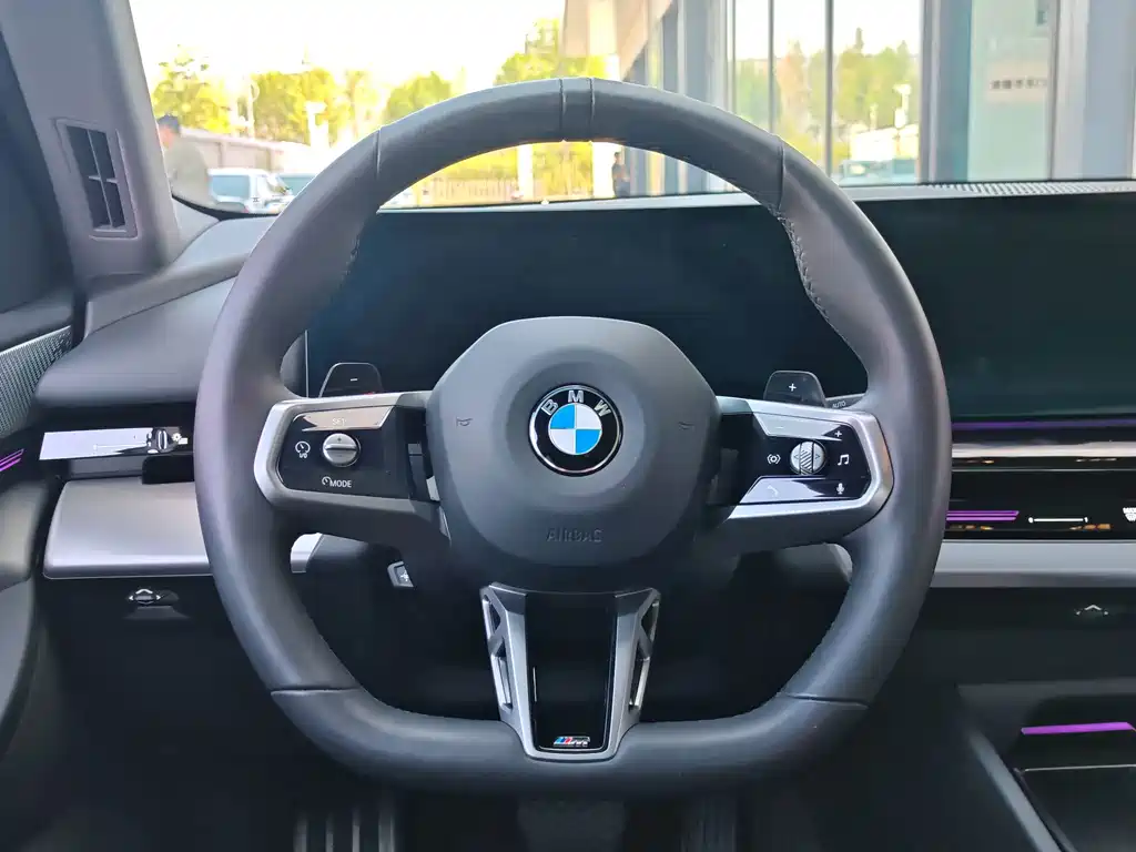 BMW 5 Series — миниатюра 21