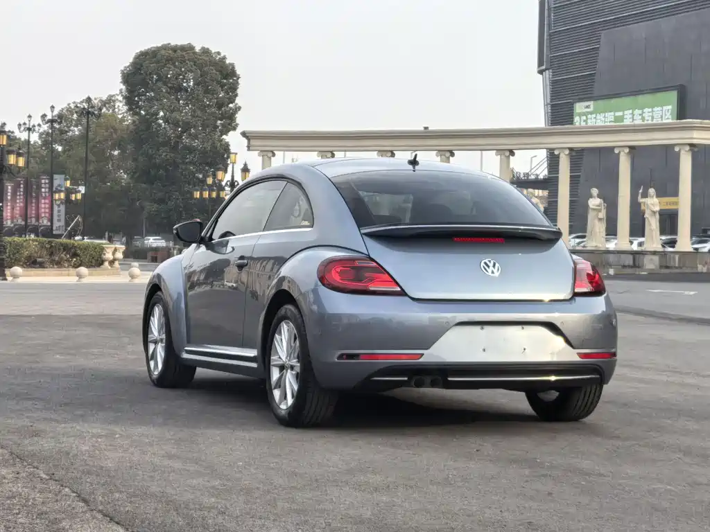 VOLKSWAGEN BEETLE