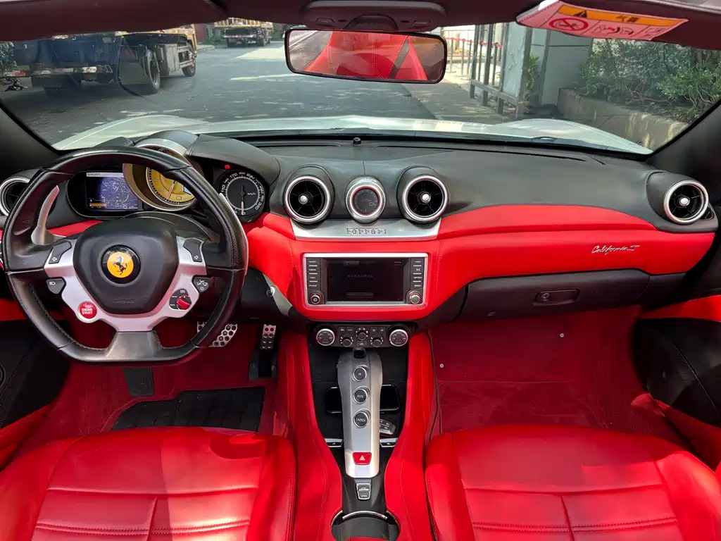 FERRARI CALIFORNIA T