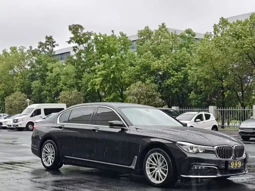 BMW 7 Series — миниатюра 2