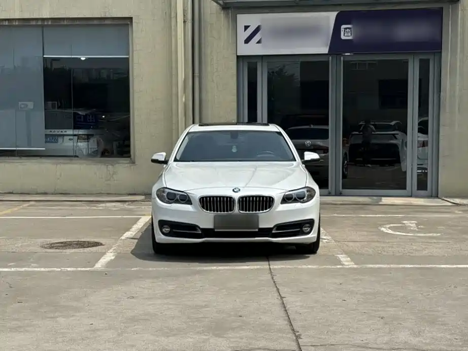 BMW 5 Series — миниатюра 4