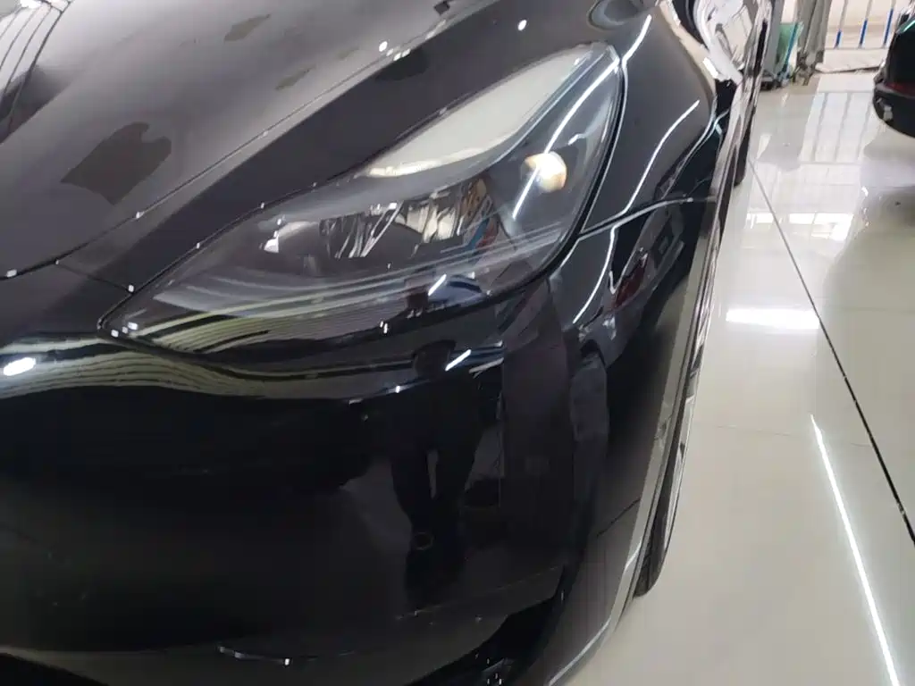 Tesla Model Y — миниатюра 24
