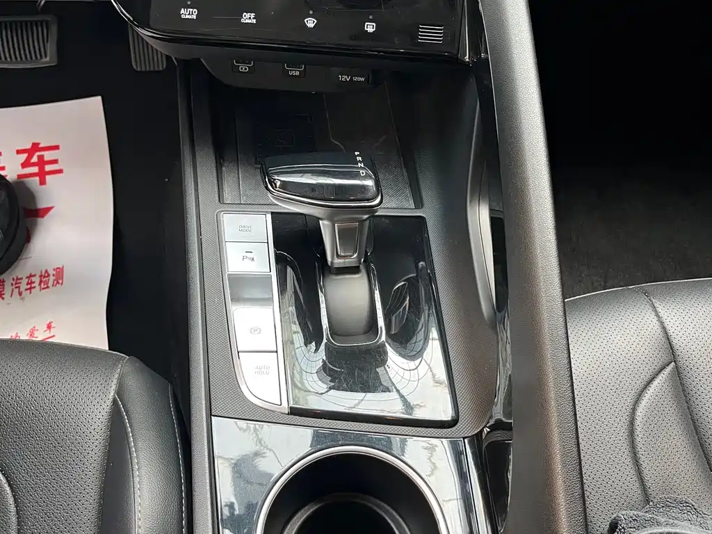 Hyundai Elantra — миниатюра 17