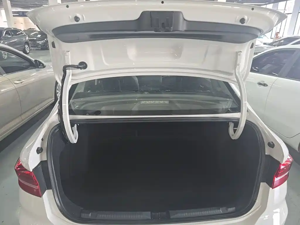 Volkswagen Lavida — миниатюра 19