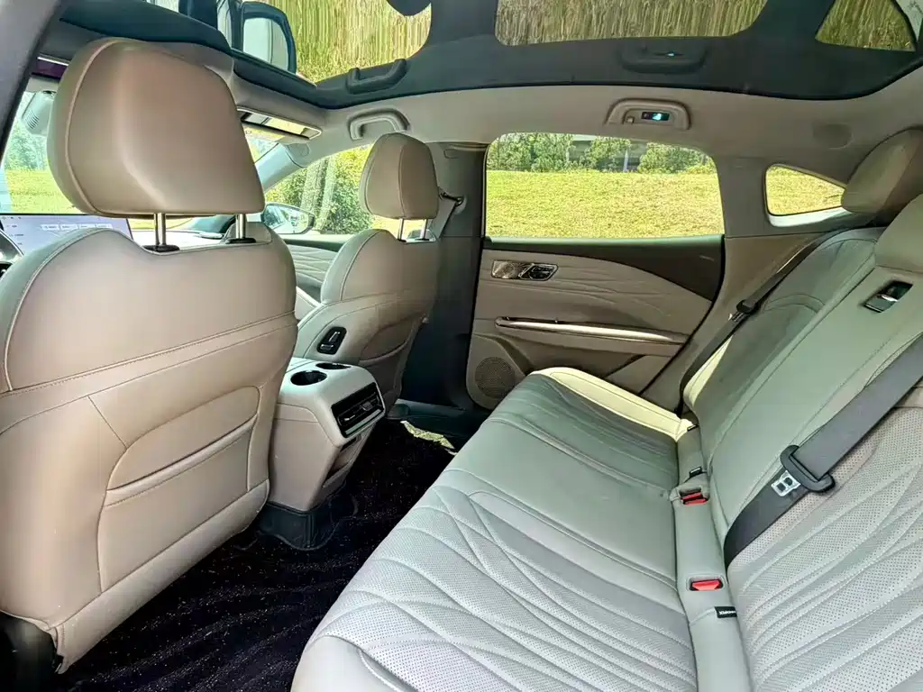 Geely Galaxy Galaxy 8 8 2025 130km EM-i Premium