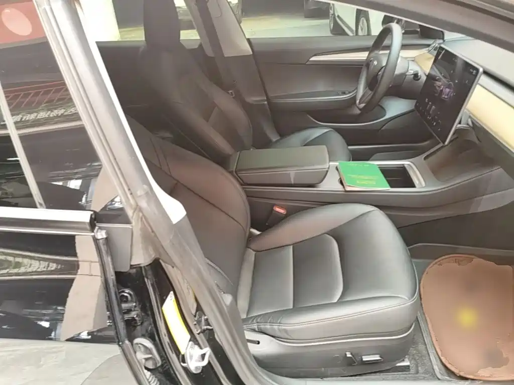 Tesla Model 3 — миниатюра 25