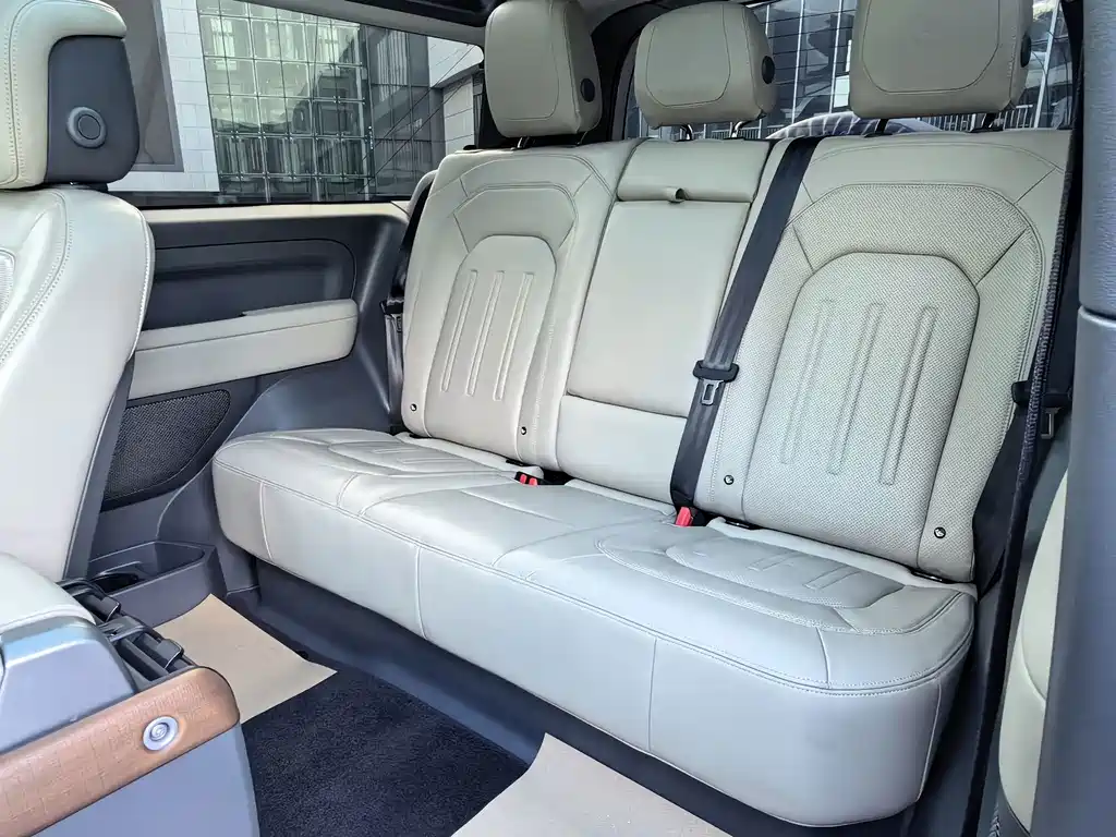 Land Rover Defender 90 2.0T P300 Tiger Power Mighty Heart Edition, фото 11