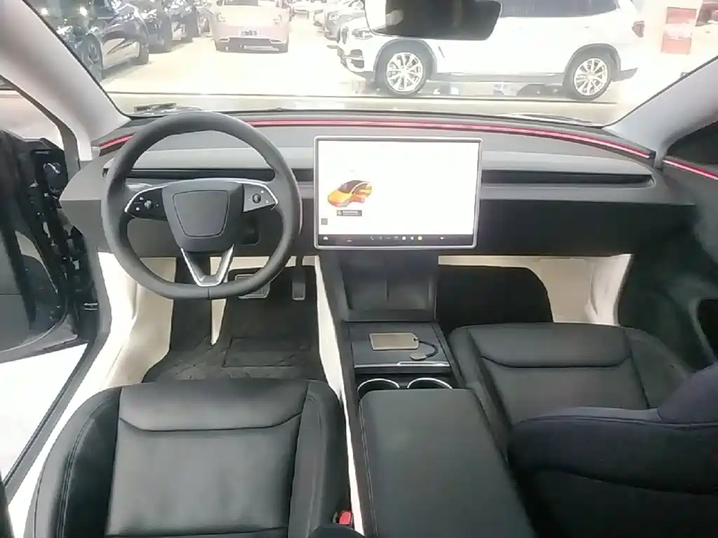 Tesla Model 3 — миниатюра 10