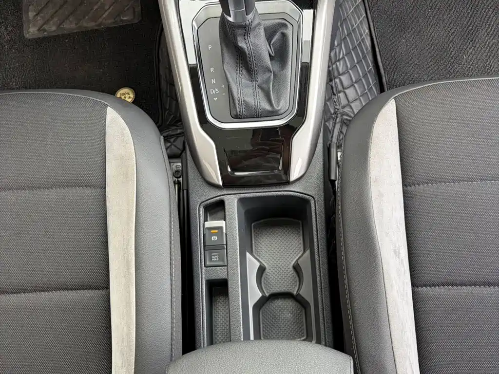 Volkswagen T-Roc — миниатюра 10