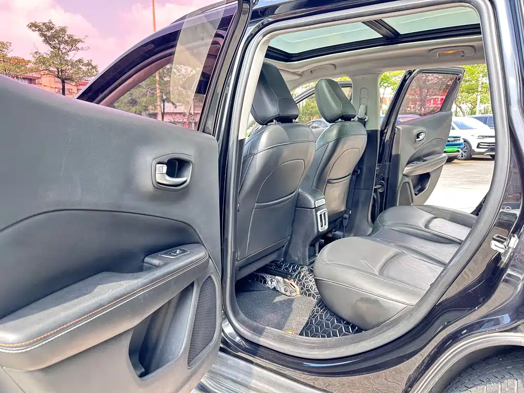 Jeep Compass — миниатюра 9