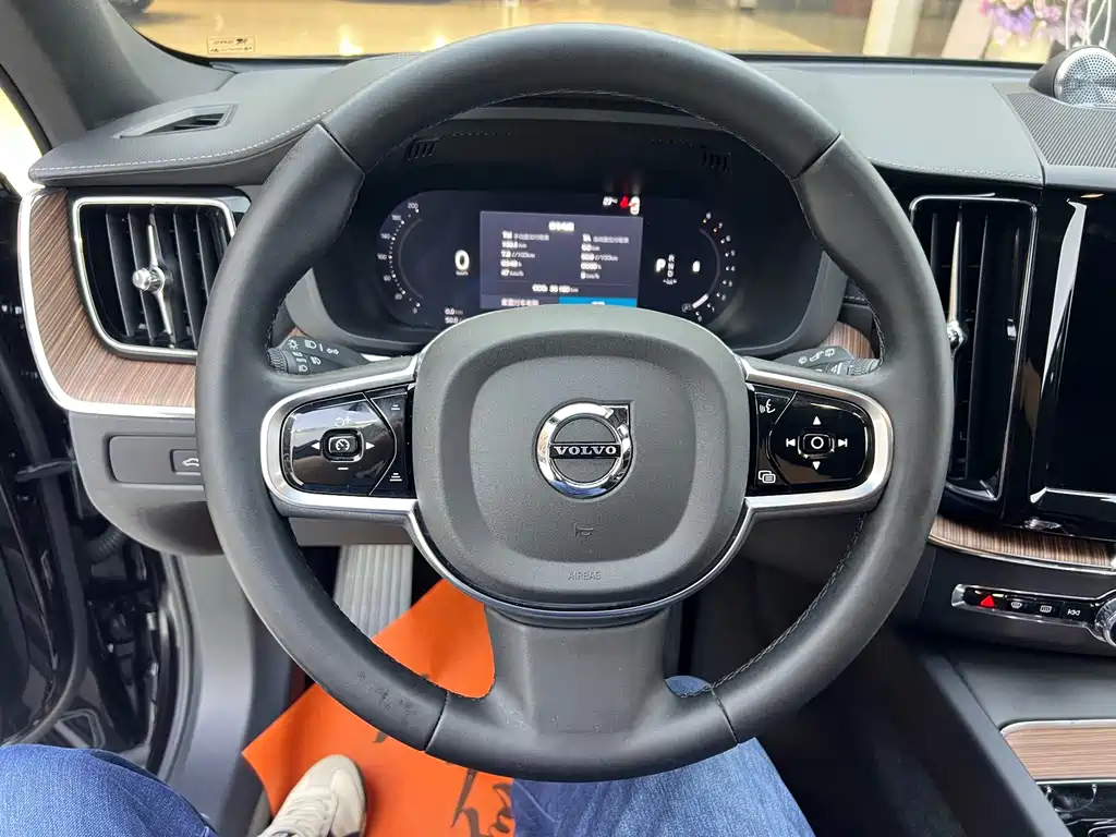 Volvo XC60 — миниатюра 15