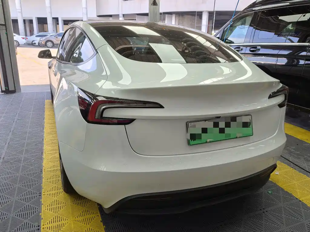 Tesla Model 3 — миниатюра 12