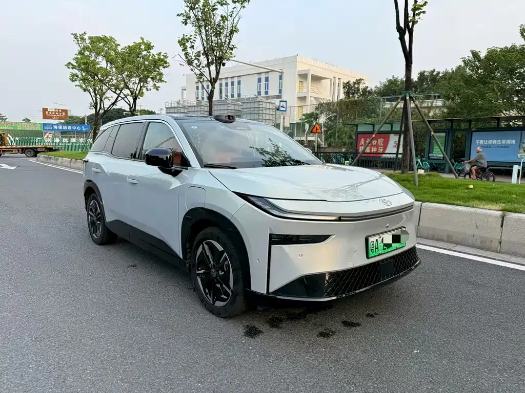 Toyota bZ3X — миниатюра 2