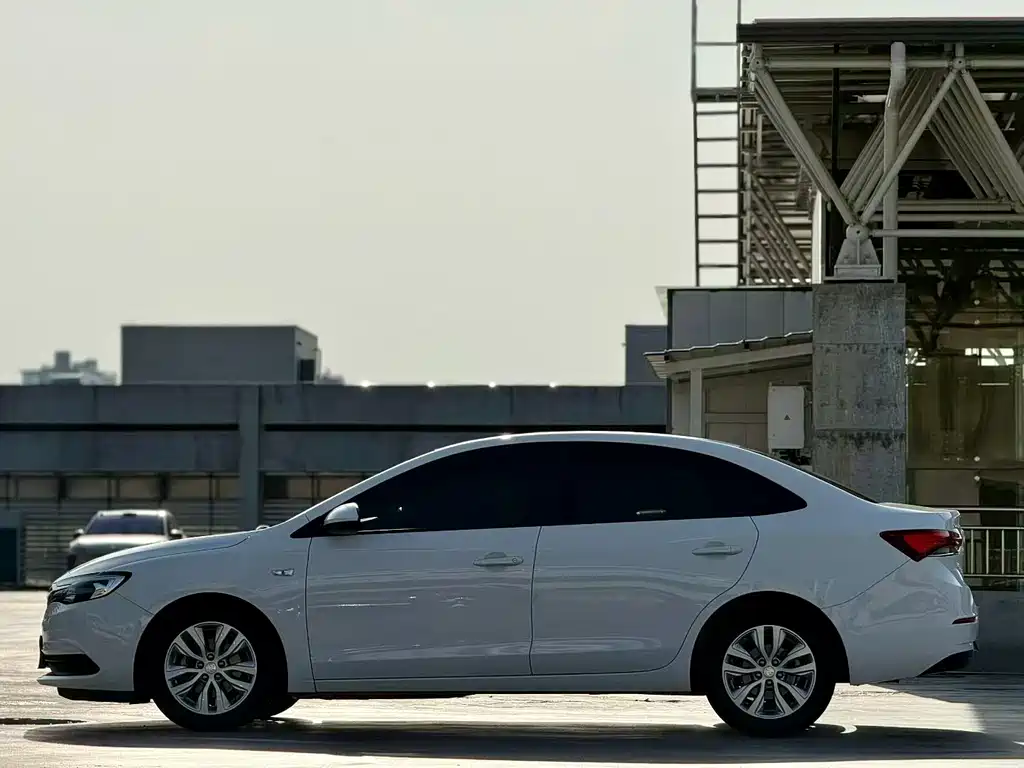 Buick Excelle — миниатюра 8