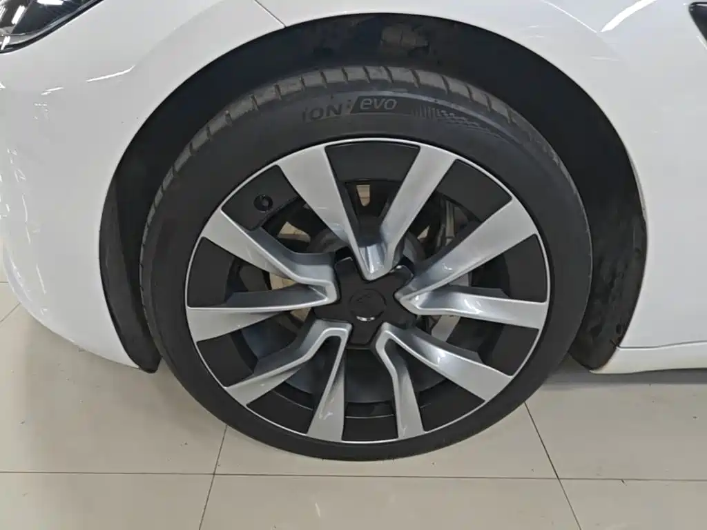 Tesla Model 3 — миниатюра 23