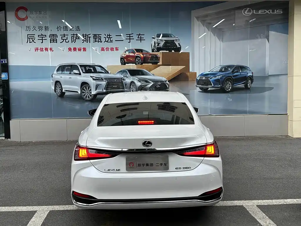 Lexus ES — миниатюра 7