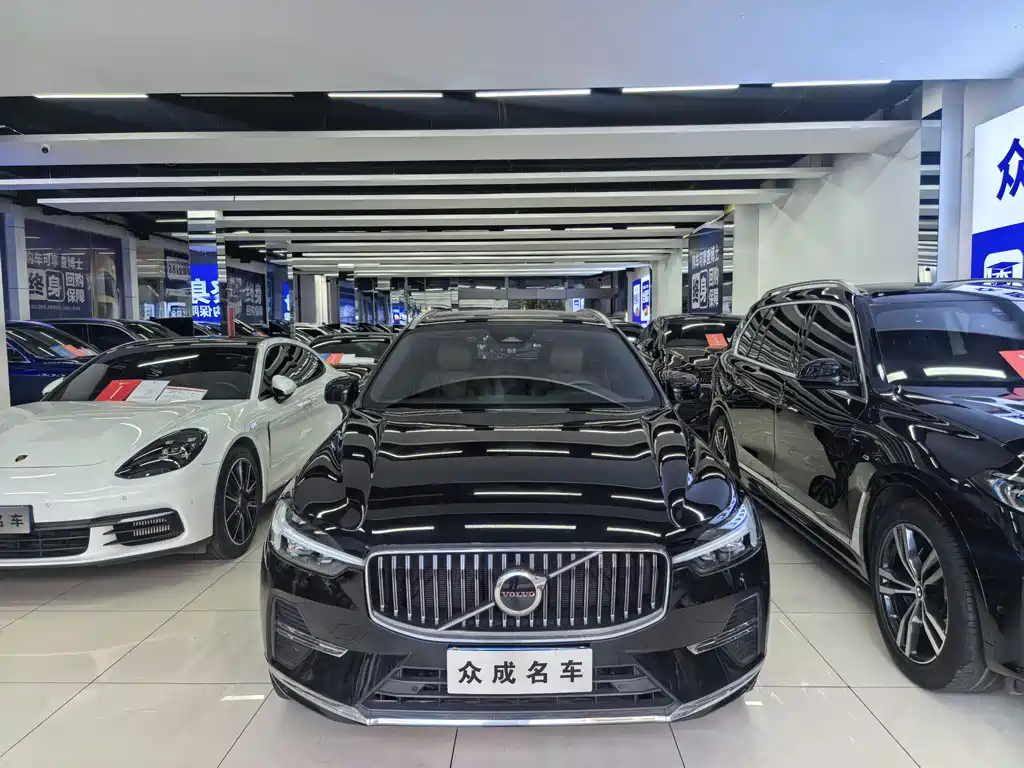 Volvo XC60 2023 B5 Luxury