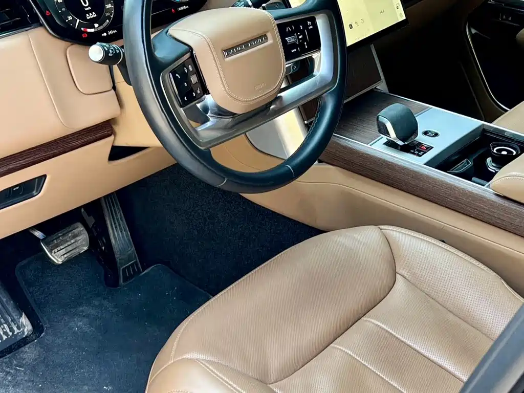 Land Rover Range Rover 2023 3.0 L6 360PS