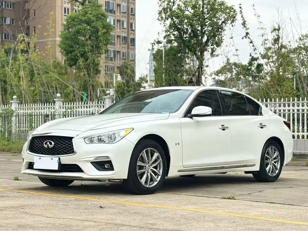 Infiniti Q50L