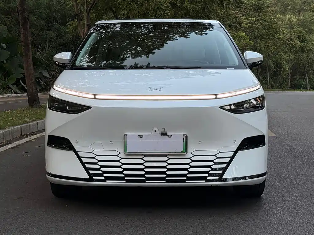 XPeng X9 — миниатюра 2
