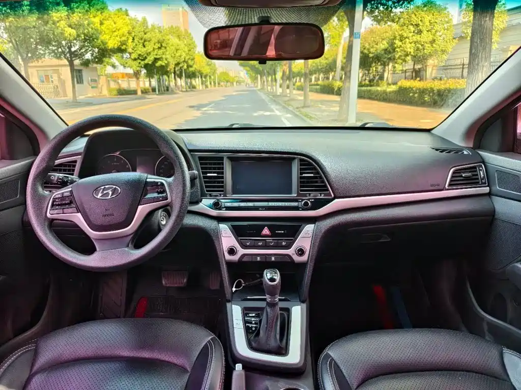 Hyundai Elantra — миниатюра 5