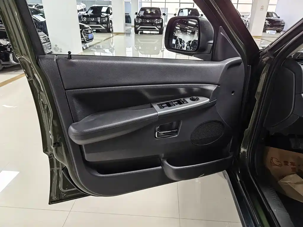 Jeep Grand Cherokee (Import) — миниатюра 14