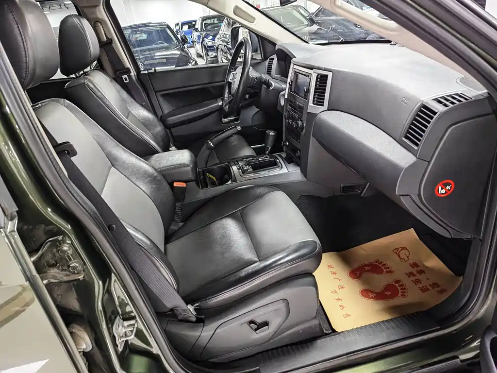 Jeep Grand Cherokee (Import) — миниатюра 15