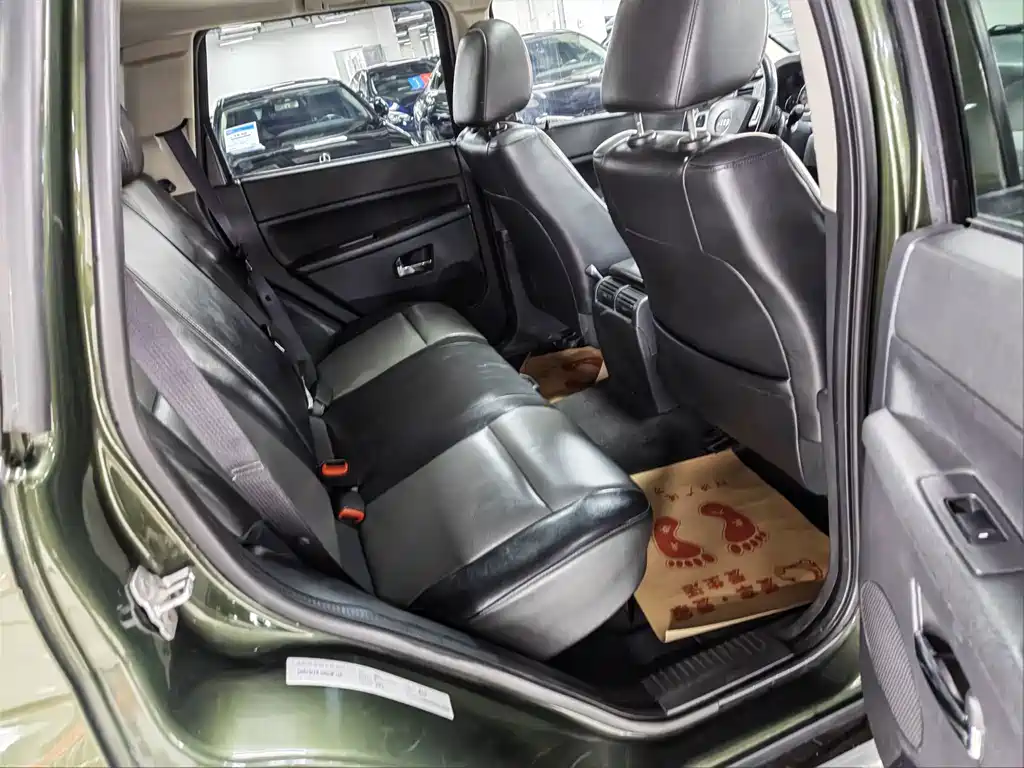 Jeep Grand Cherokee (Import) — миниатюра 16