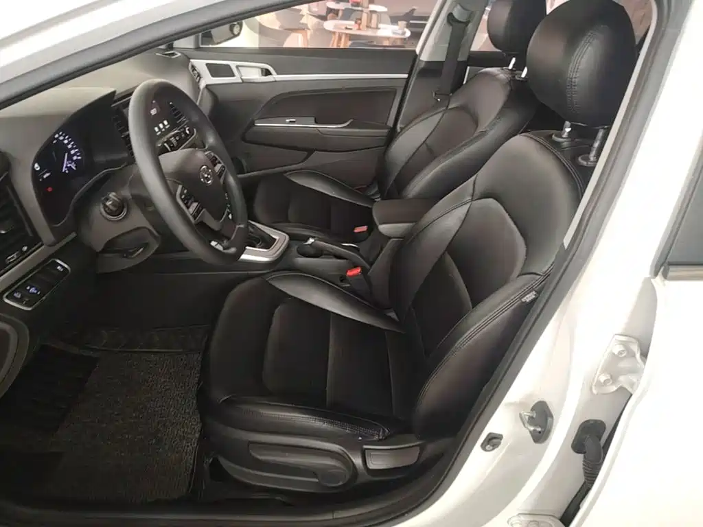 Hyundai Elantra — миниатюра 15