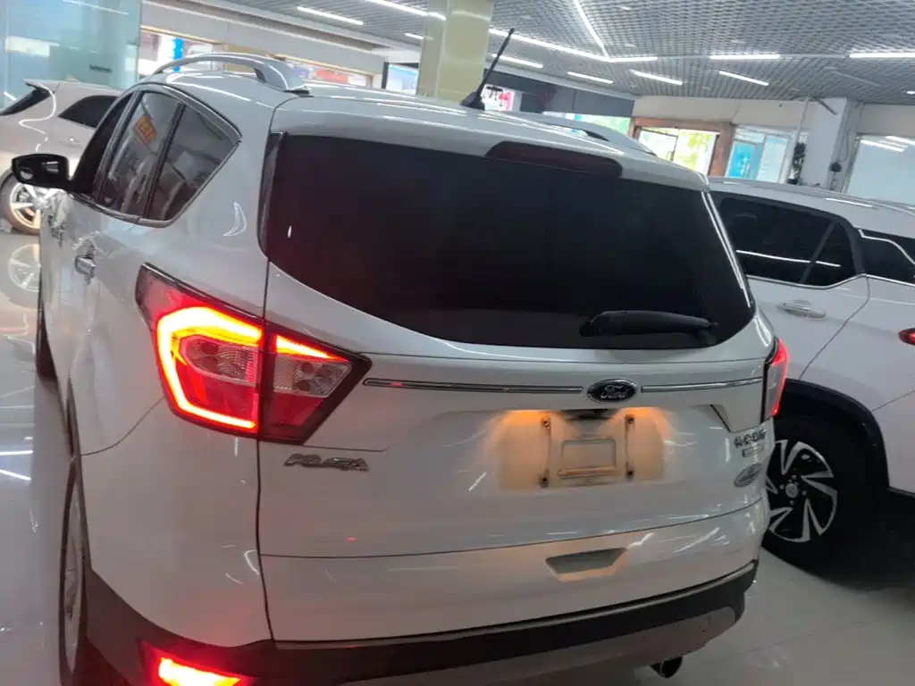 Ford Kuga — миниатюра 6