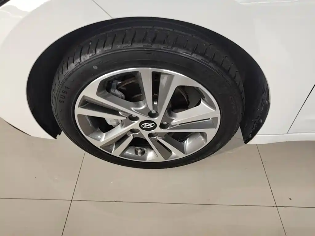 Hyundai Elantra — миниатюра 23