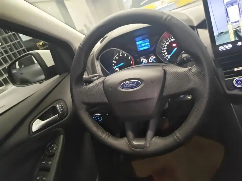 Ford Focus — миниатюра 11