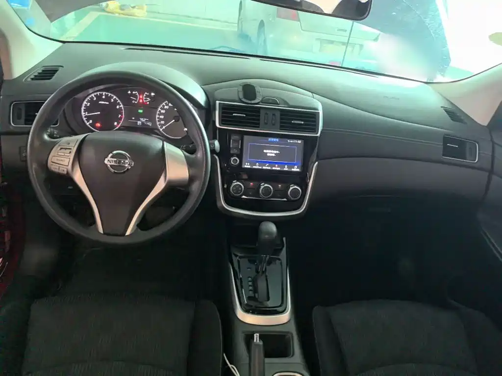 Nissan Tiida — миниатюра 10