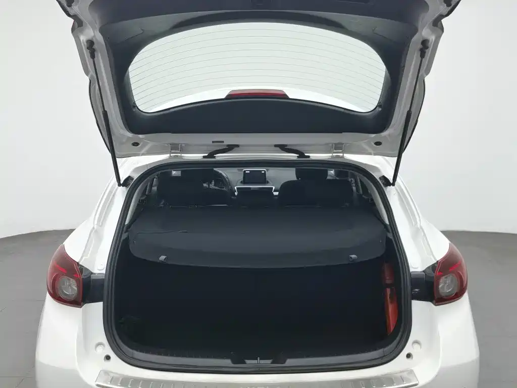 Mazda 3 Axela — миниатюра 16