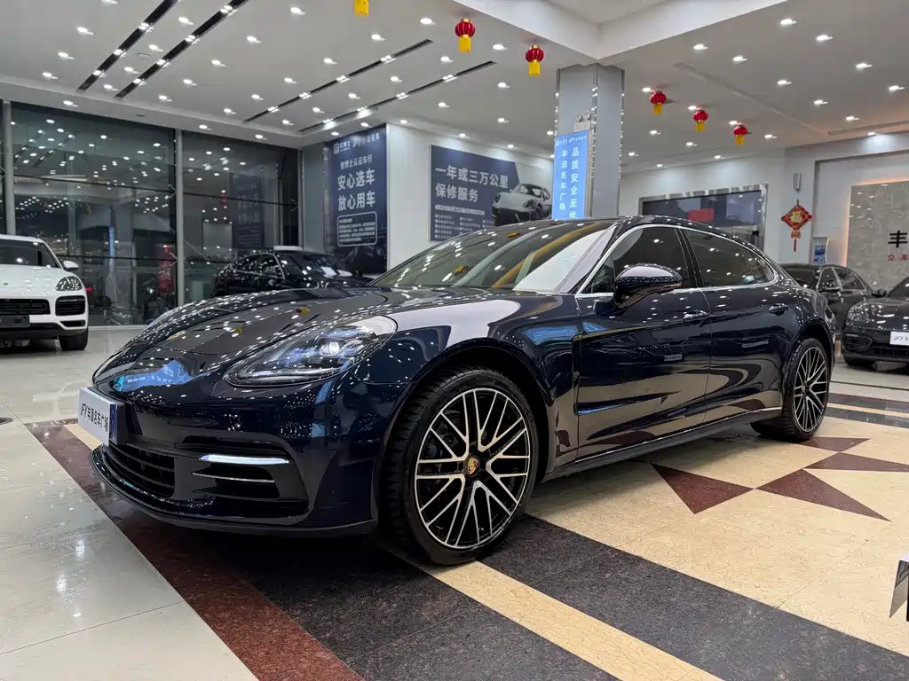 PORSCHE PANAMERA