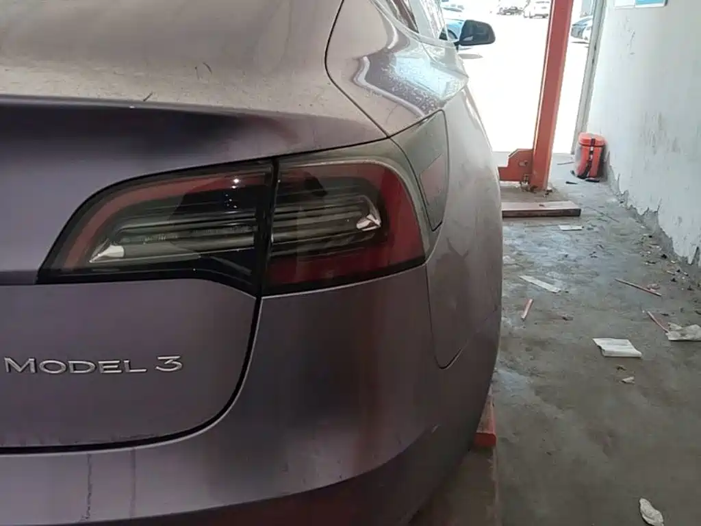 Tesla Model 3 — миниатюра 8
