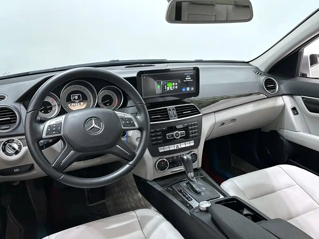 Mercedes-Benz C-Class — миниатюра 8