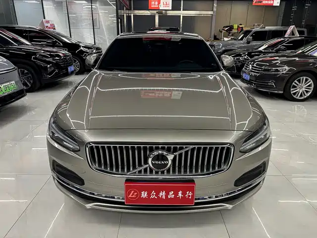 2022 Volvo S90