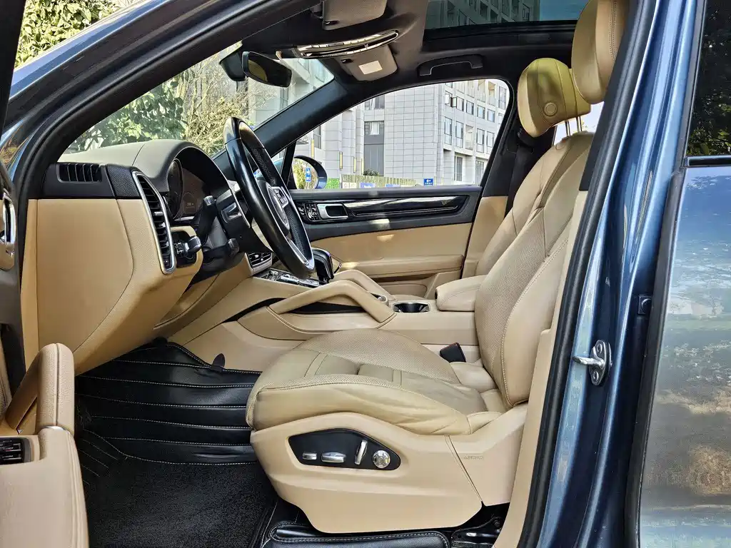 Porsche Cayenne — миниатюра 4