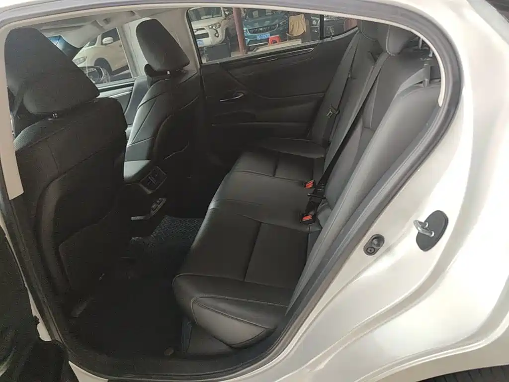 Lexus ES — миниатюра 17