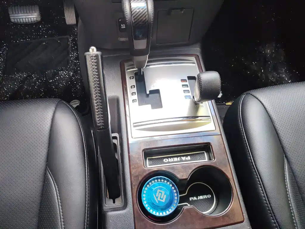 Mitsubishi Pajero (Import) — миниатюра 14