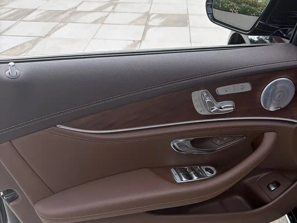 Mercedes-Benz E-Class — миниатюра 4
